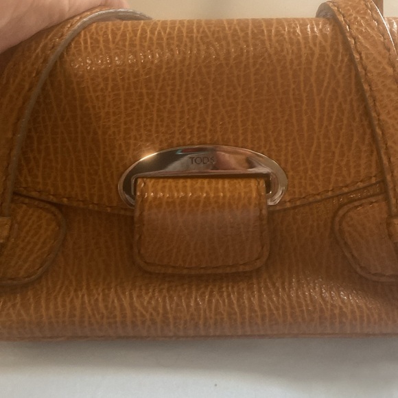 Tod’s tan leather baguette style bag in EUC - Picture 2 of 7